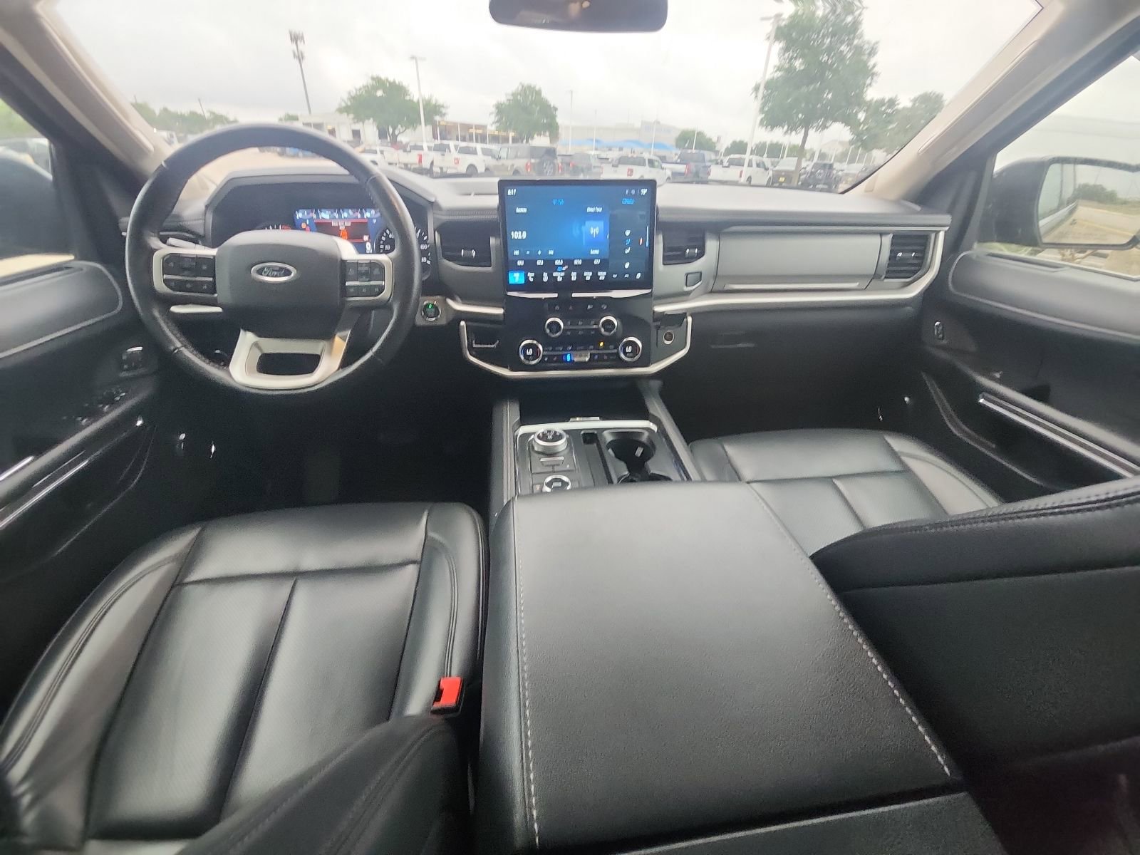Used 2024 Ford Expedition XLT AWD/4WD image 9