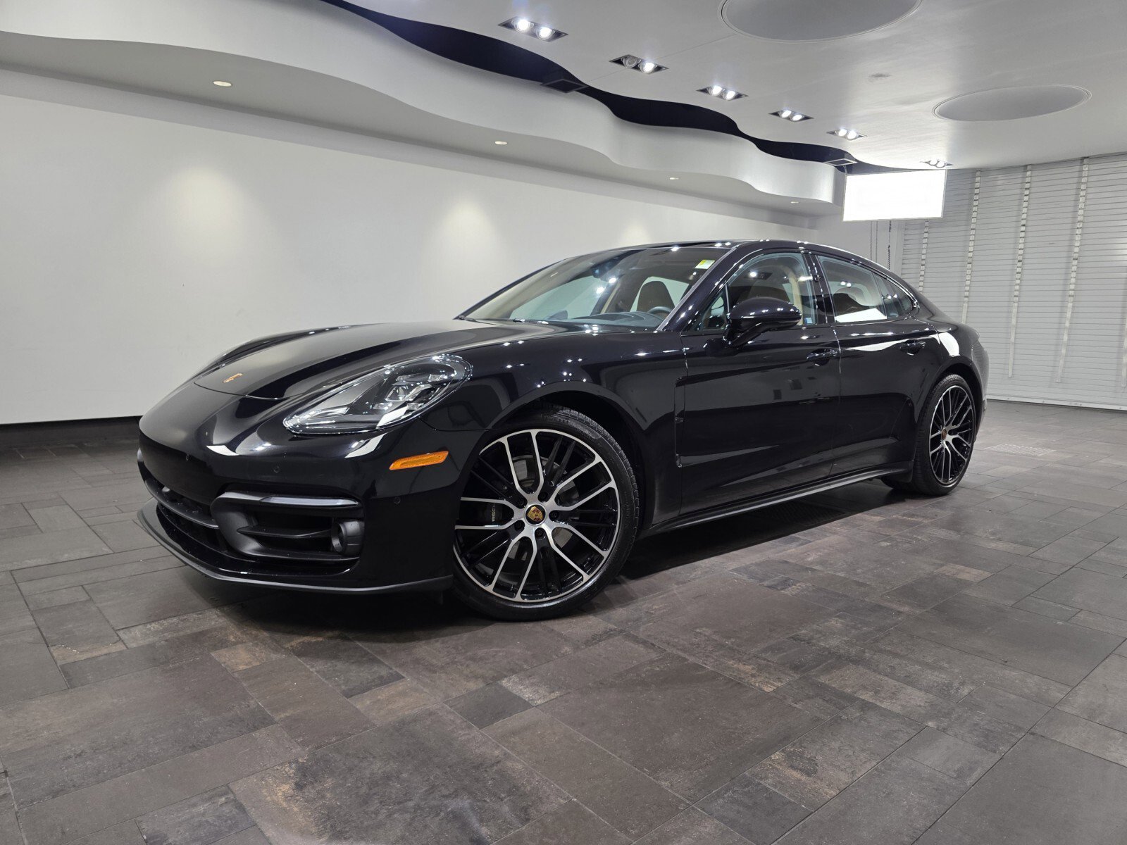Used 2023 Porsche Panamera 4 Platinum Edition AWD/4WD image 1