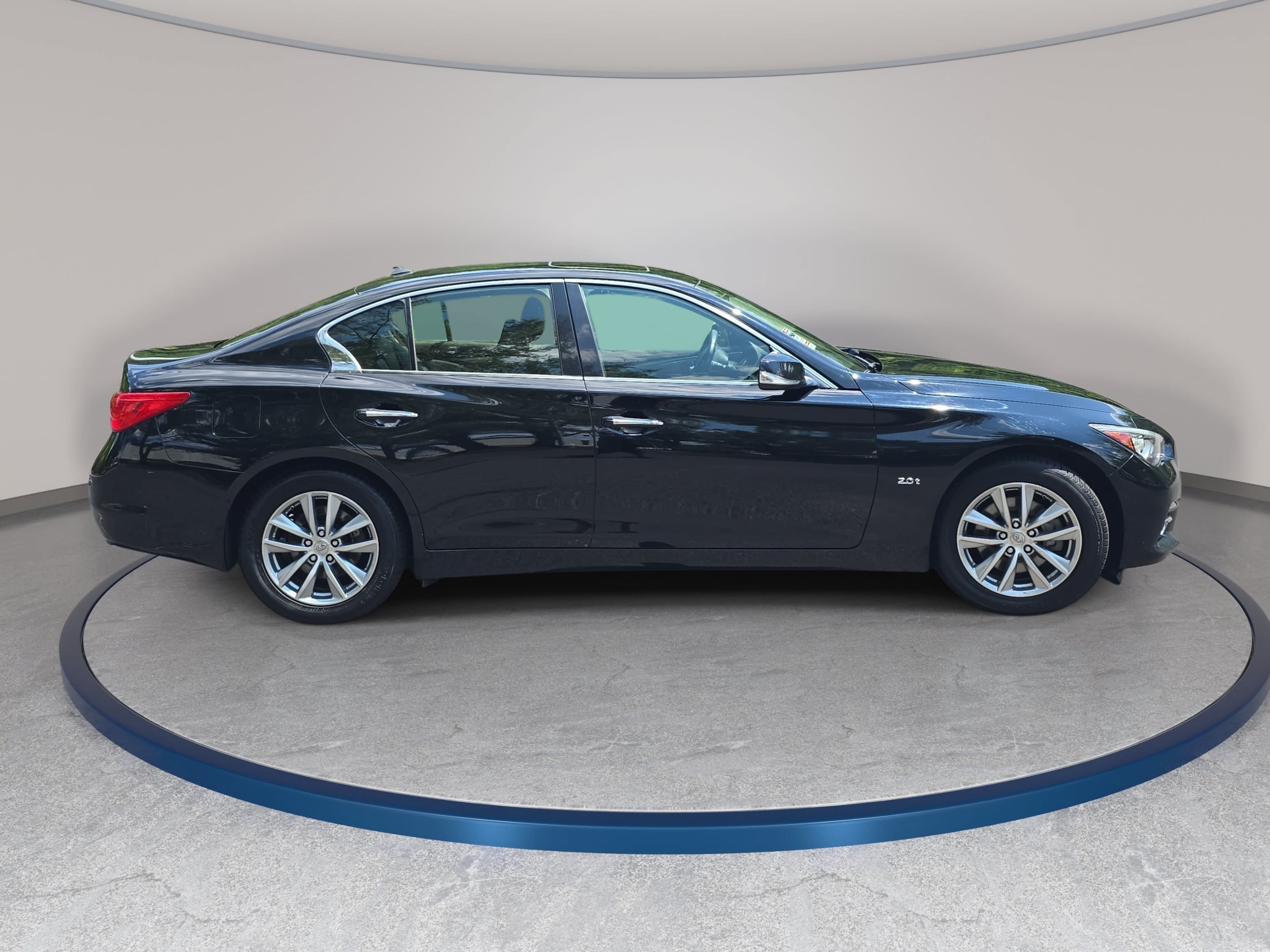 Used 2017 INFINITI Q50 2.0t w/ Moonroof Package RWD image 4