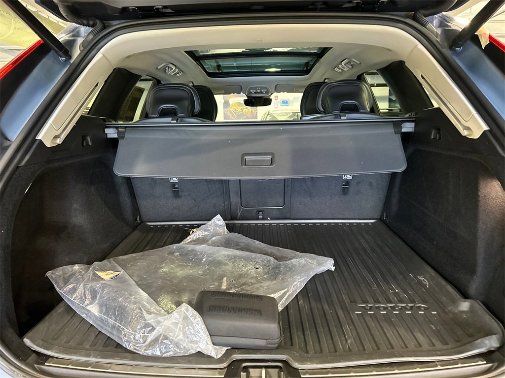 Certified 2023 Volvo XC60 B5 Core w/ Climate Package image 26