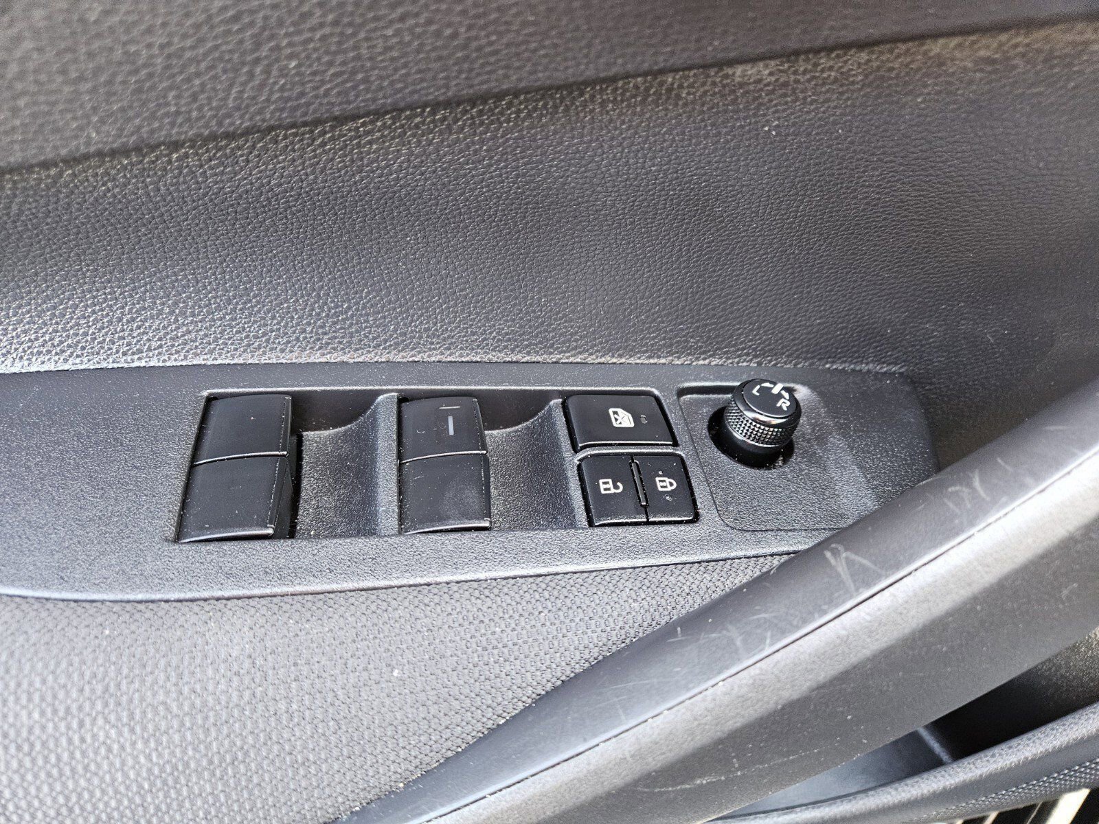 Used 2025 Toyota Corolla LE image 31