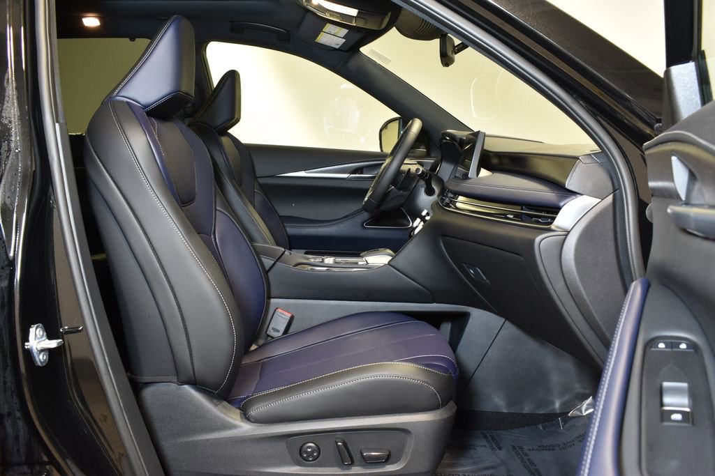 Certified 2026 INFINITI QX60 Sport w/ Dark Cargo Package image 32