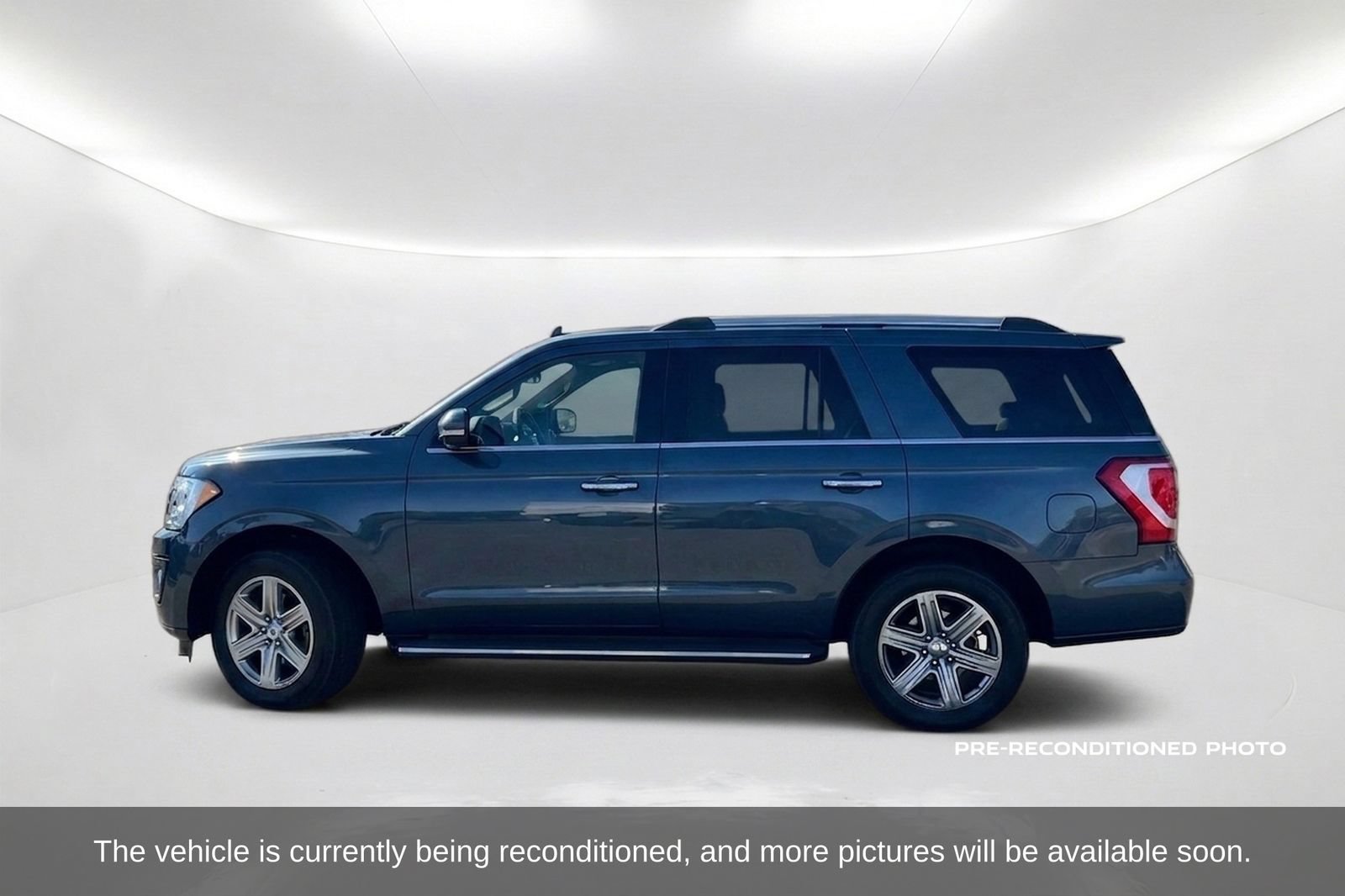 Used 2020 Ford Expedition XLT w/ Equipment Group 202A RWD image 9