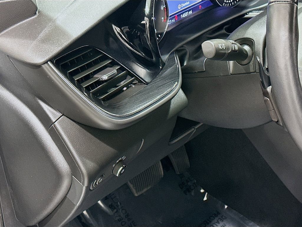 Used 2023 Buick Envision Essence image 10