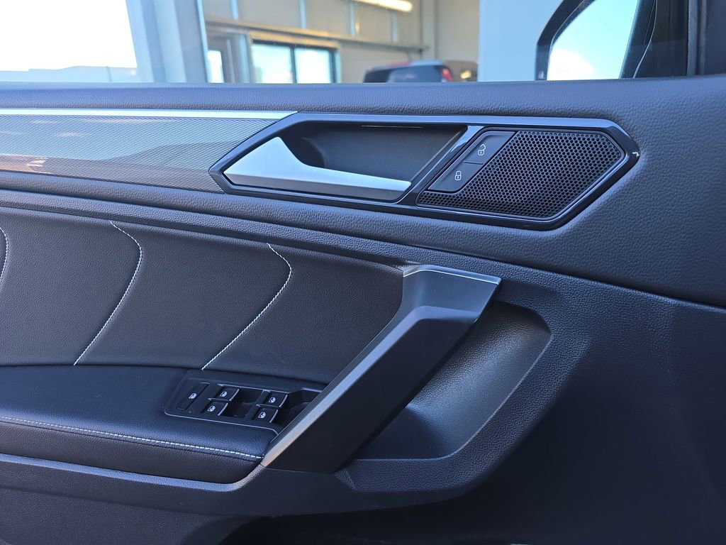 Certified 2023 Volkswagen Tiguan SE R-Line AWD/4WD image 12