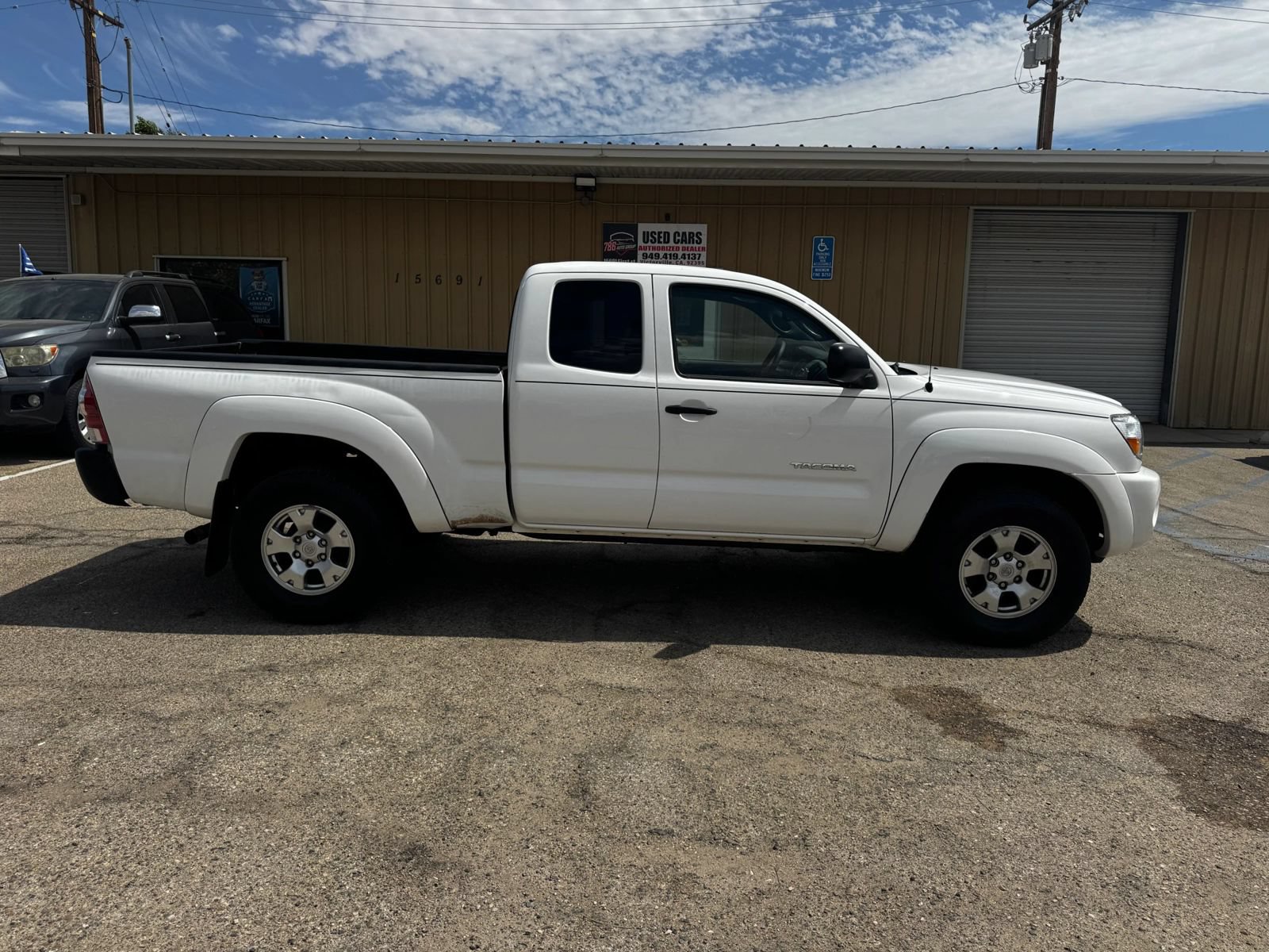 Used 2011 Toyota Tacoma PreRunner w/ SR5 Pkg #2 RWD image 4