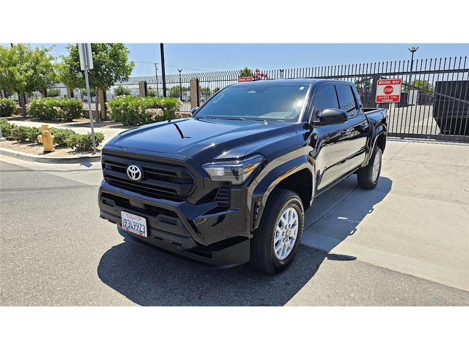 Used 2024 Toyota Tacoma SR image 3