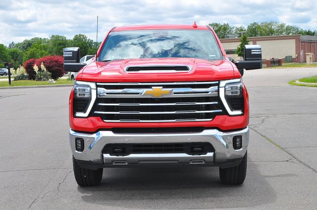 Used 2024 Chevrolet Silverado 2500 LTZ w/ LTZ Convenience Package AWD/4WD image 8