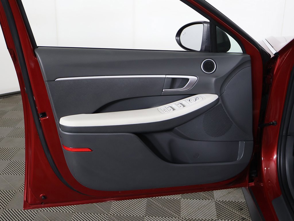 Used 2023 Hyundai Sonata SE w/ Preferred Accessory Package image 21