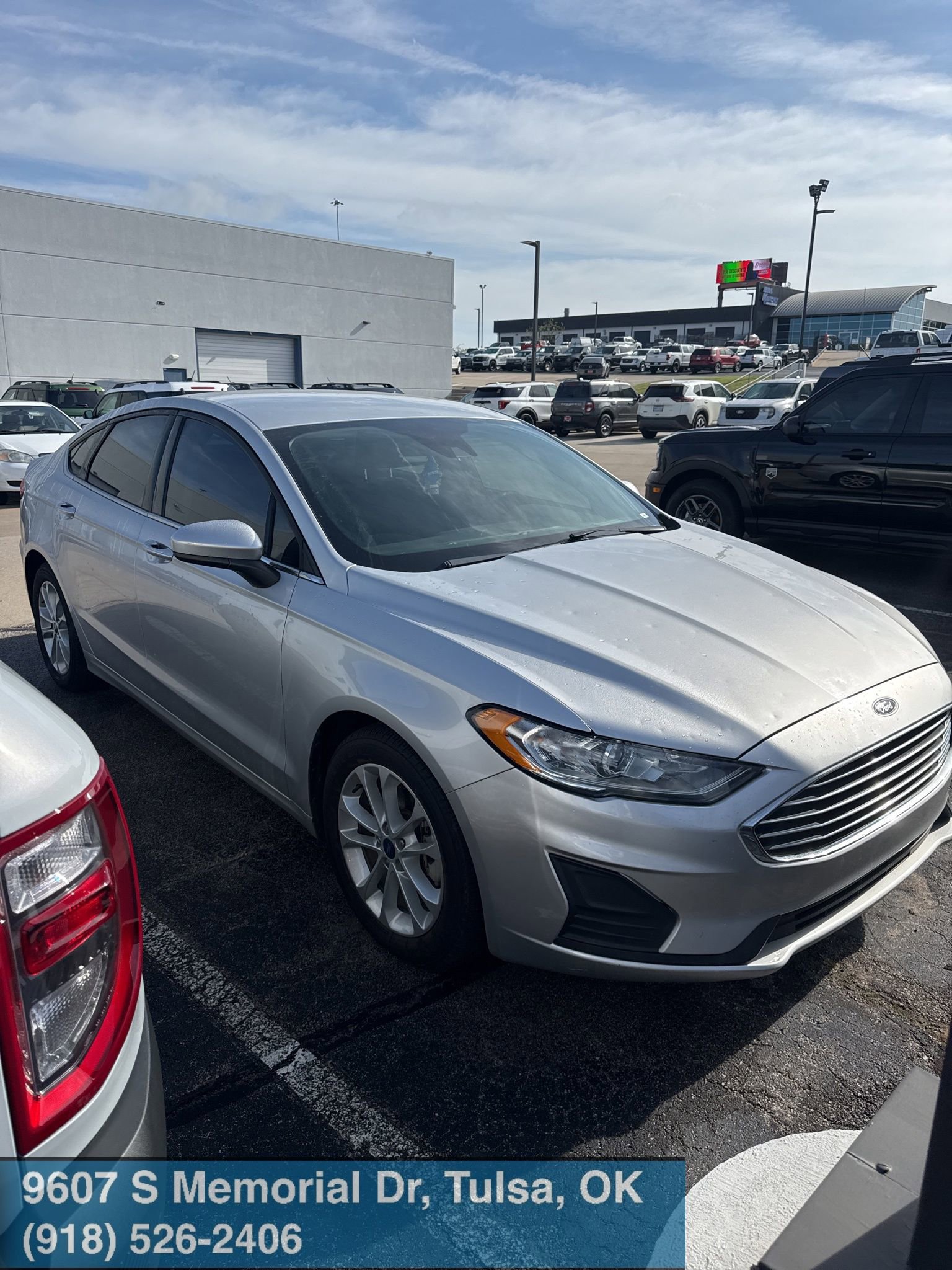 Used 2019 Ford Fusion SE image 2