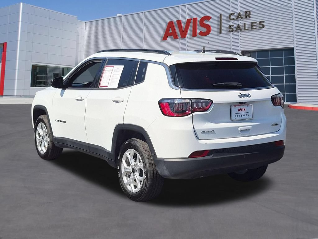 Used 2025 Jeep Compass Latitude w/ Sun & Sound Group AWD/4WD image 9