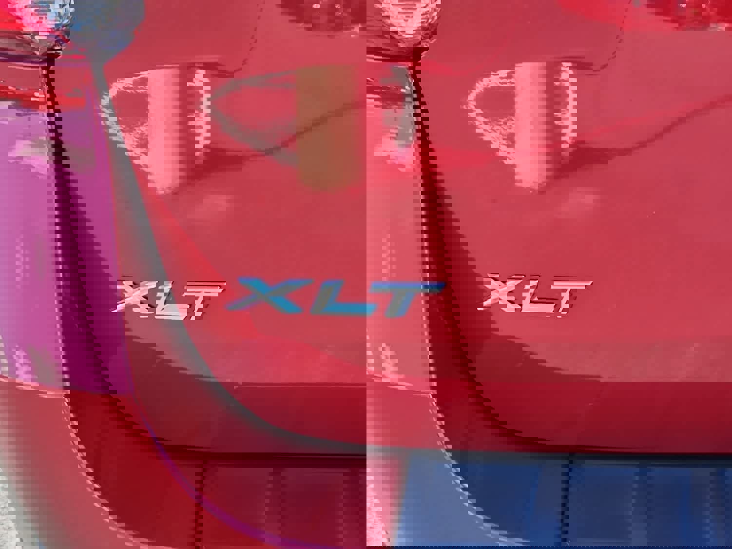 Used 2023 Ford Explorer XLT w/ Equipment Group 202A image 23