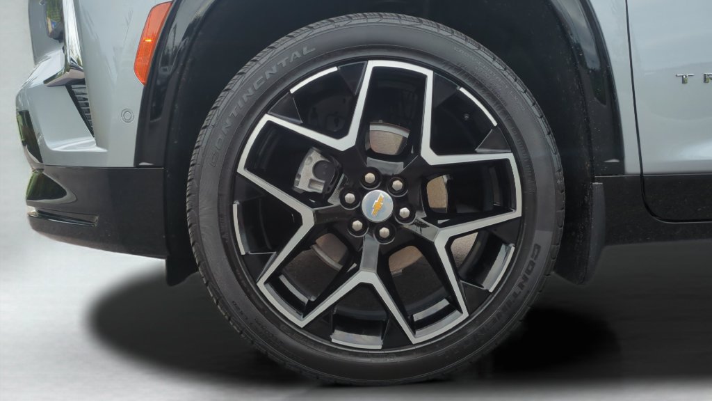 Used 2025 Chevrolet Traverse High Country FWD image 26