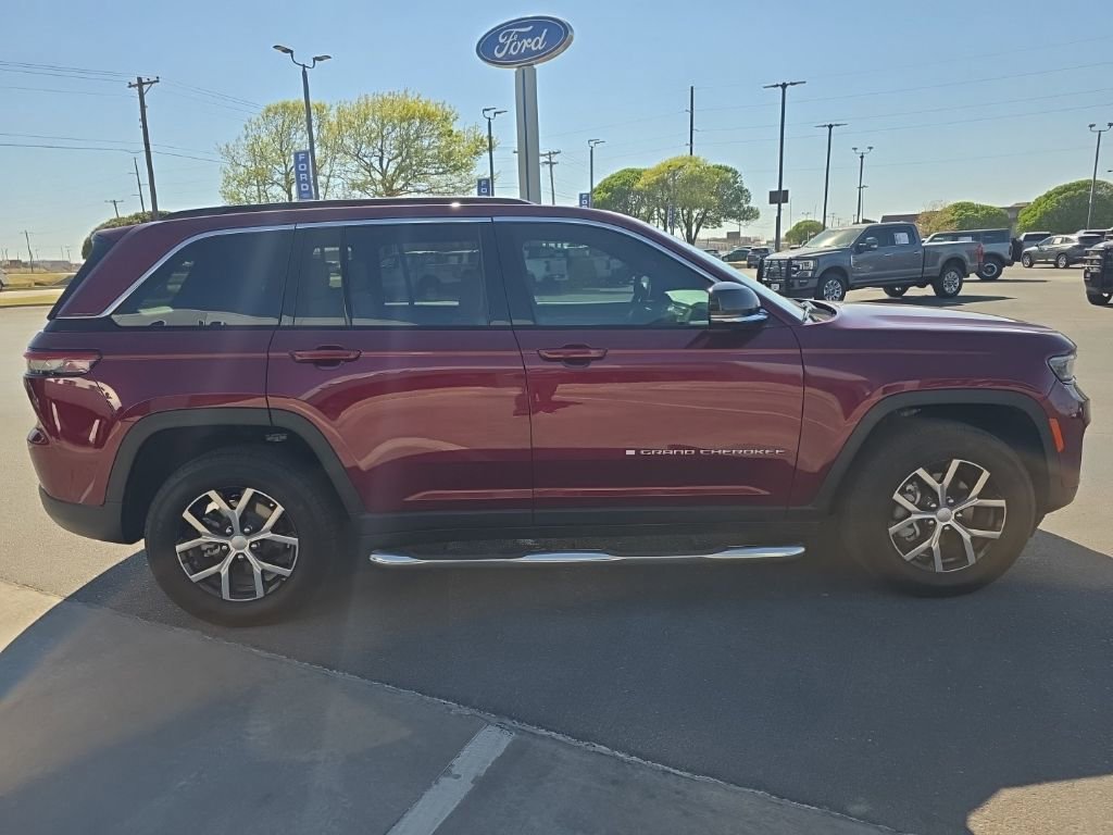 Used 2025 Jeep Grand Cherokee Limited image 7