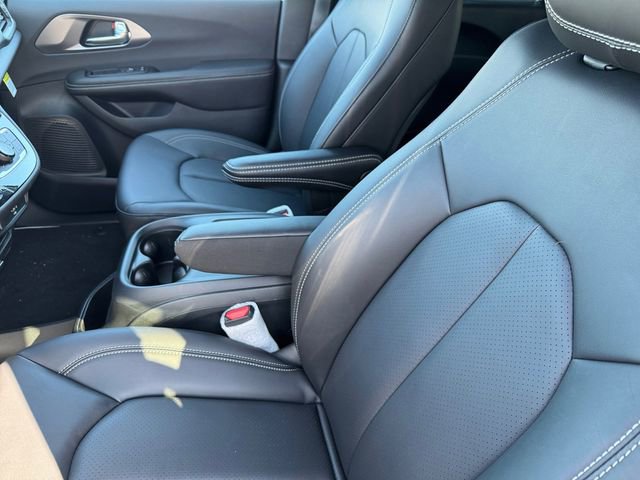New 2026 Chrysler Pacifica Select image 11