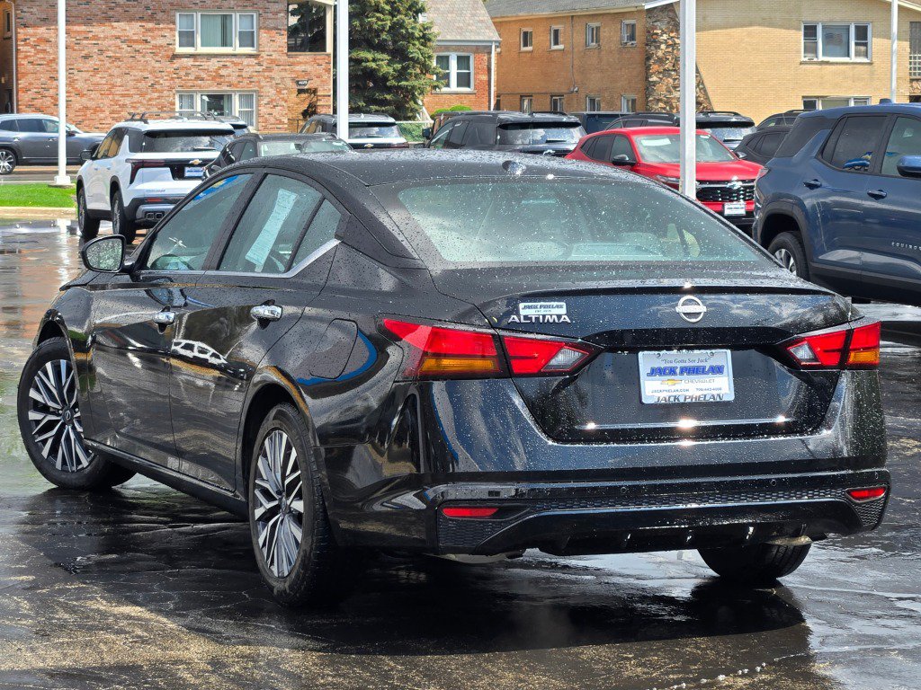 Used 2025 Nissan Altima 2.5 SV FWD image 14