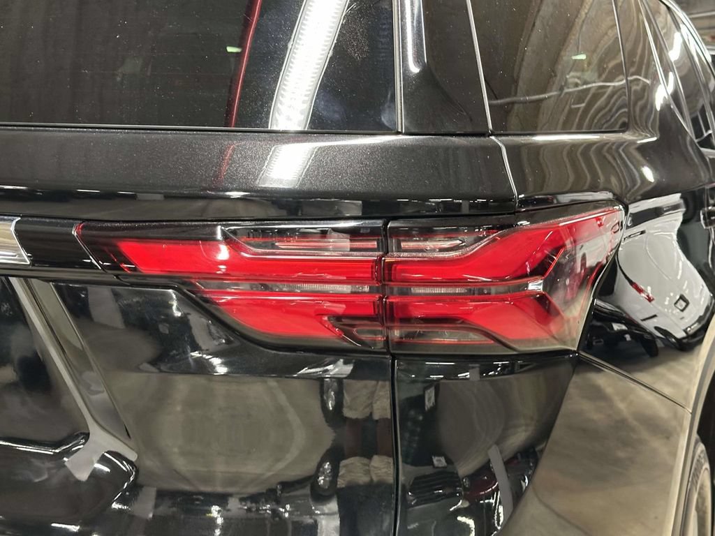 Certified 2023 Chevrolet Traverse LT AWD/4WD image 11