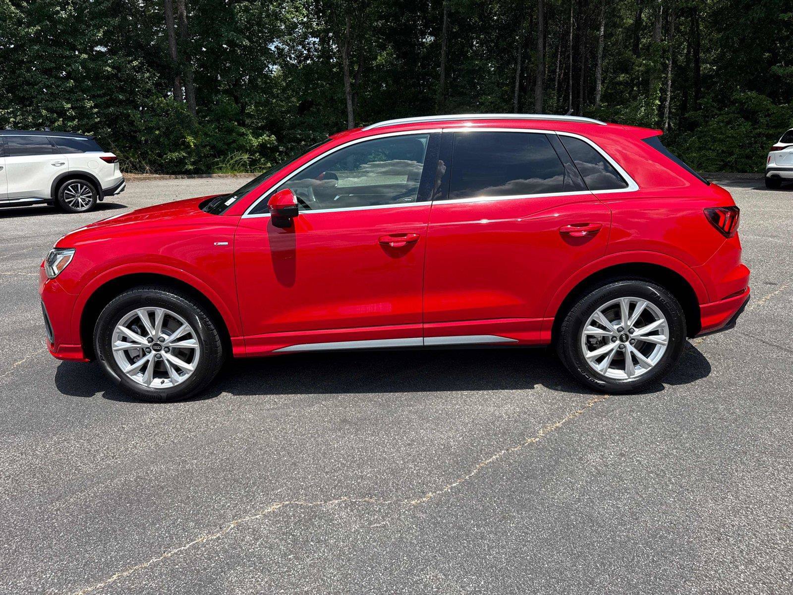 Used 2022 Audi Q3 2.0T Premium Plus w/ Premium Plus Package AWD/4WD image 9