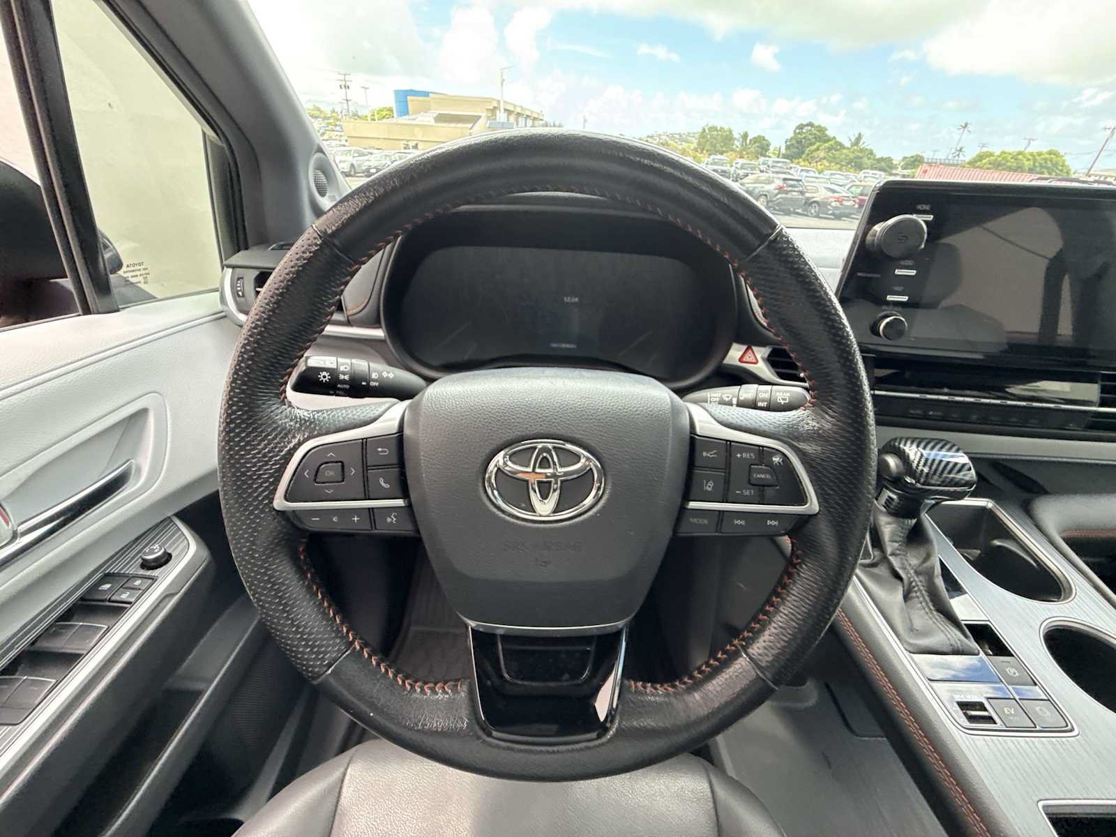 Used 2022 Toyota Sienna XSE AWD/4WD image 15