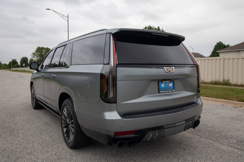 Used 2023 Cadillac Escalade ESV V AWD/4WD image 8