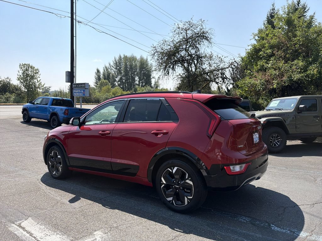 Used 2024 Kia Niro Wind w/ Wind Preserve Package FWD image 3