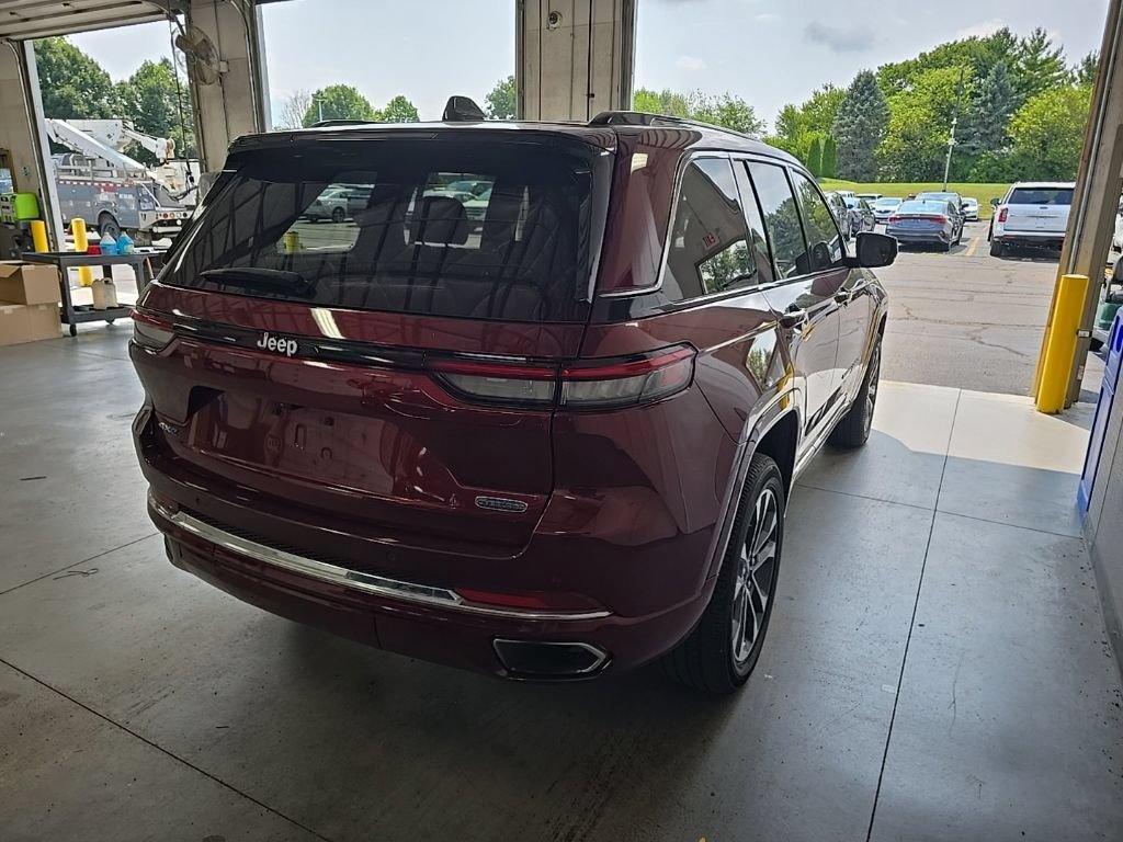 Used 2023 Jeep Grand Cherokee Overland AWD/4WD image 4