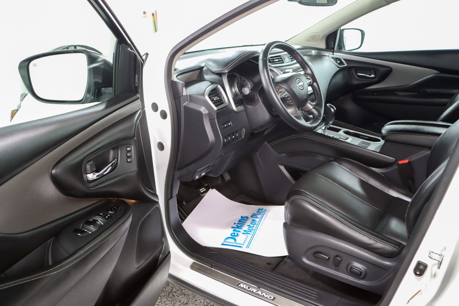 Used 2023 Nissan Murano SL w/ SL Moonroof Package image 3