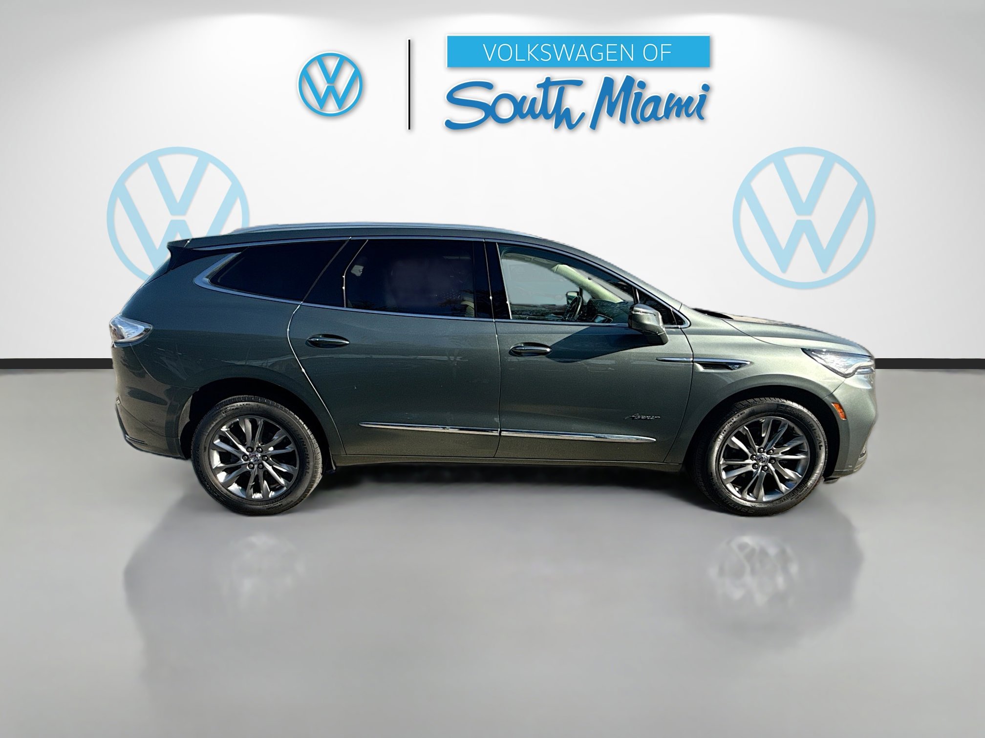 Used 2022 Buick Enclave Avenir w/ Avenir Technology Package image 8