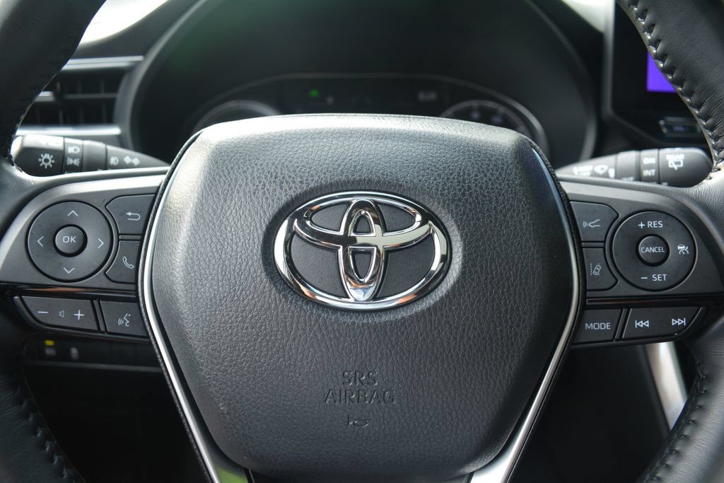 Used 2023 Toyota Venza Nightshade AWD/4WD image 13