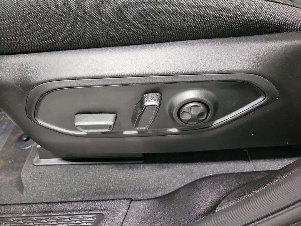 New 2025 Jeep Grand Cherokee L Laredo w/ Luxury Tech Group I image 13