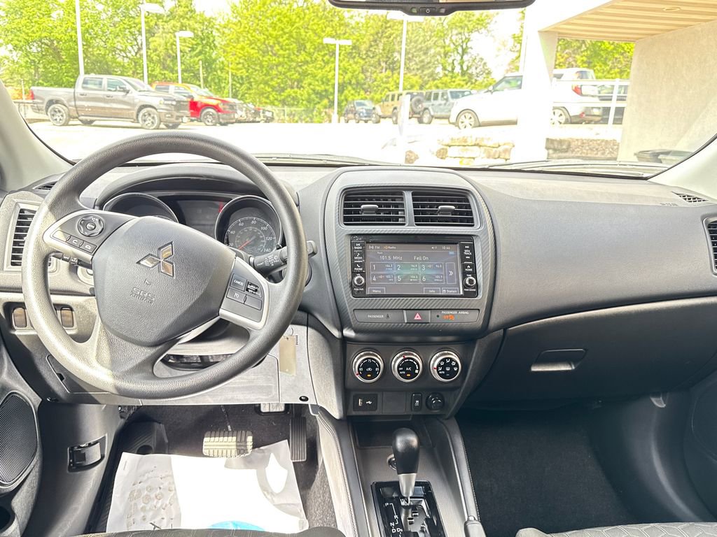 Used 2025 Mitsubishi Outlander Sport ES AWD/4WD image 12