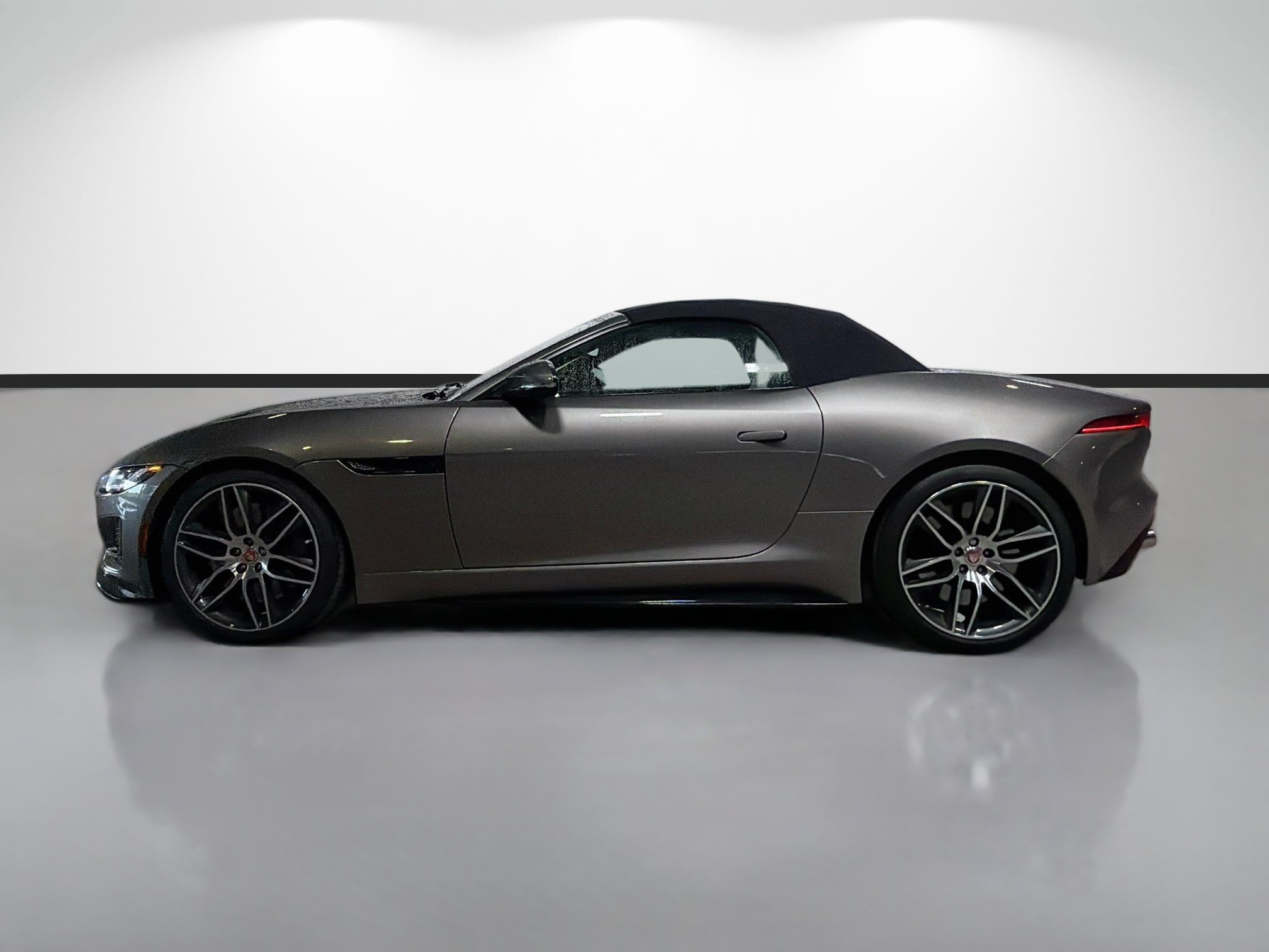 Used 2023 Jaguar F-TYPE R-Dynamic AWD/4WD image 6
