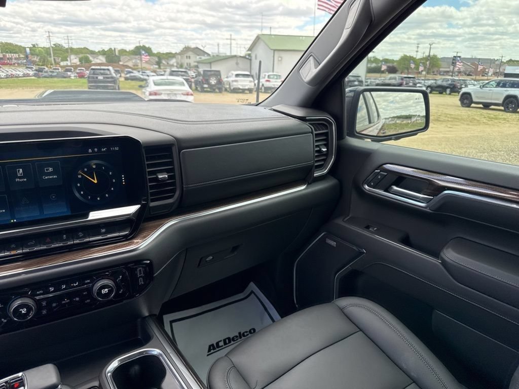 Used 2024 Chevrolet Silverado 1500 LT Trail Boss w/ LT Trail Boss Premium Package AWD/4WD image 56