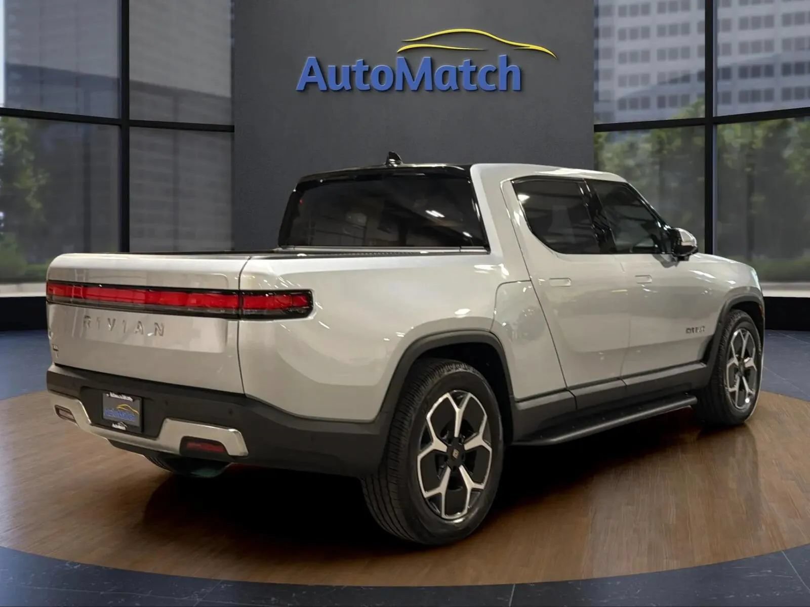 Used 2023 Rivian R1T Adventure Dual AWD/4WD image 10