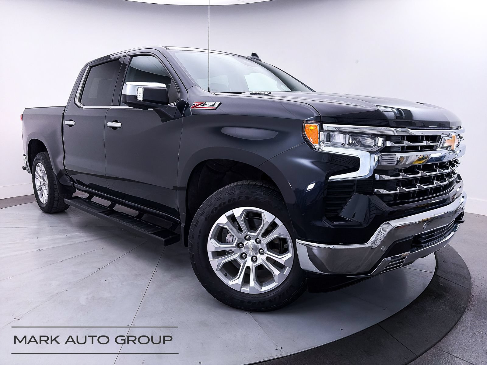 Used 2023 Chevrolet Silverado 1500 LTZ w/ Technology Package AWD/4WD image 1