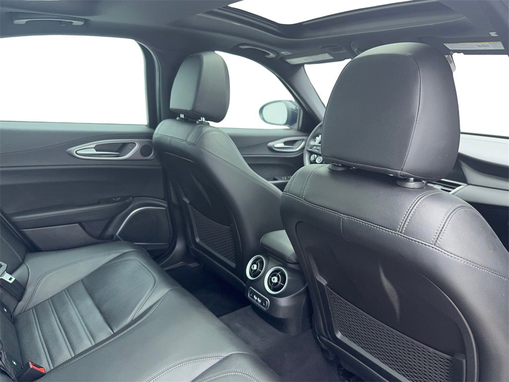 Used 2022 Alfa Romeo Giulia Veloce image 51