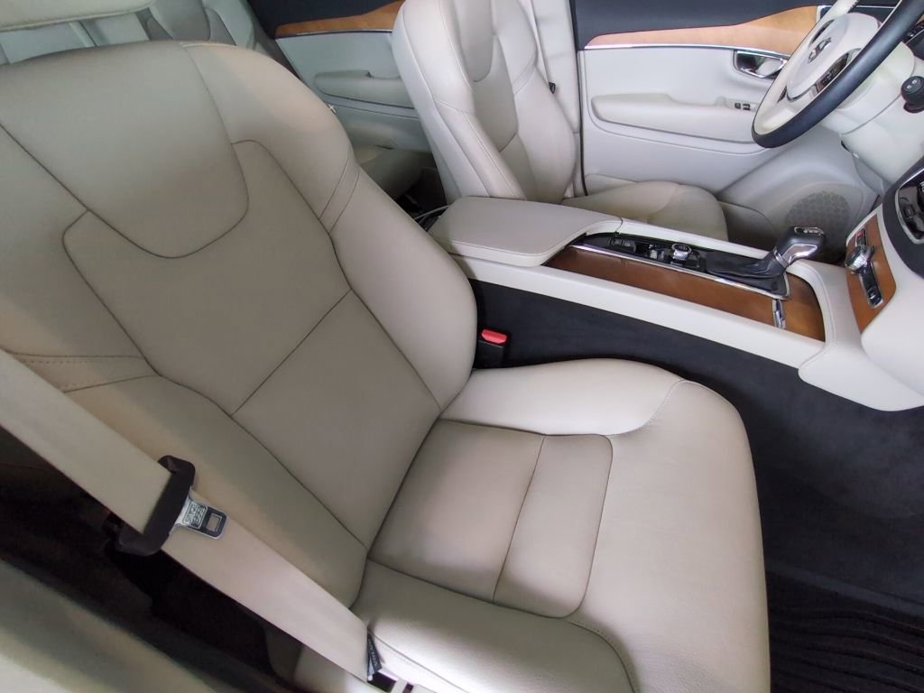 Used 2021 Volvo XC90 T6 Momentum AWD/4WD image 23