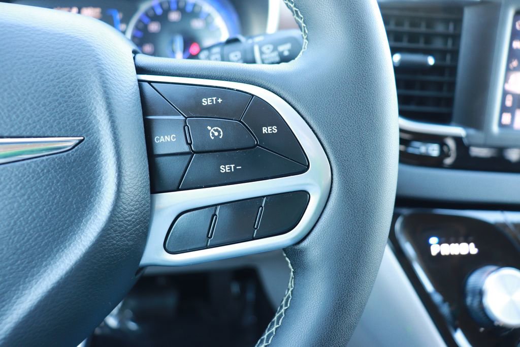 Used 2024 Chrysler Voyager LX image 19