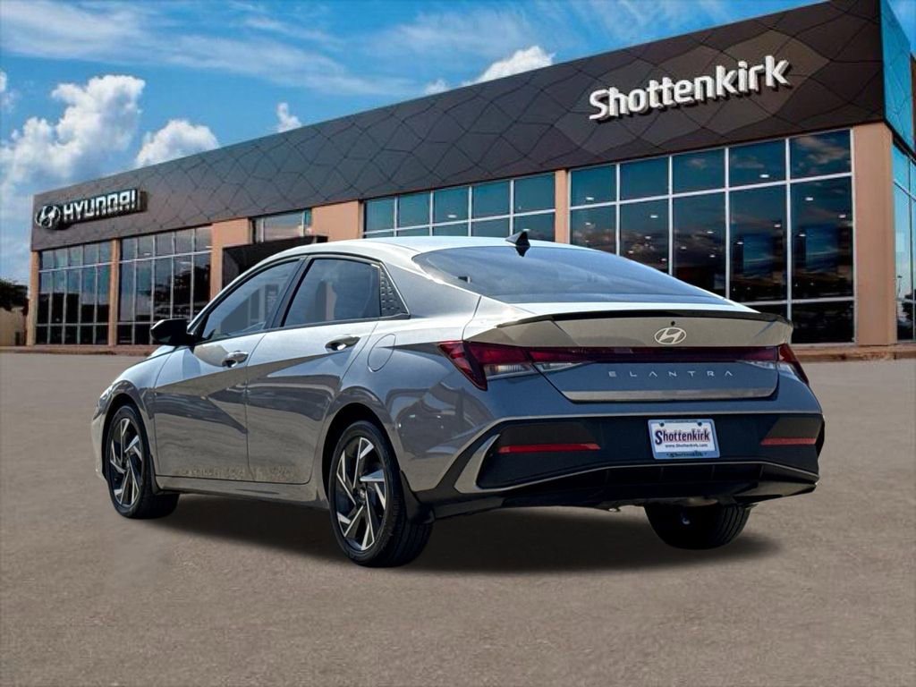 Certified 2025 Hyundai Elantra Sport FWD image 8