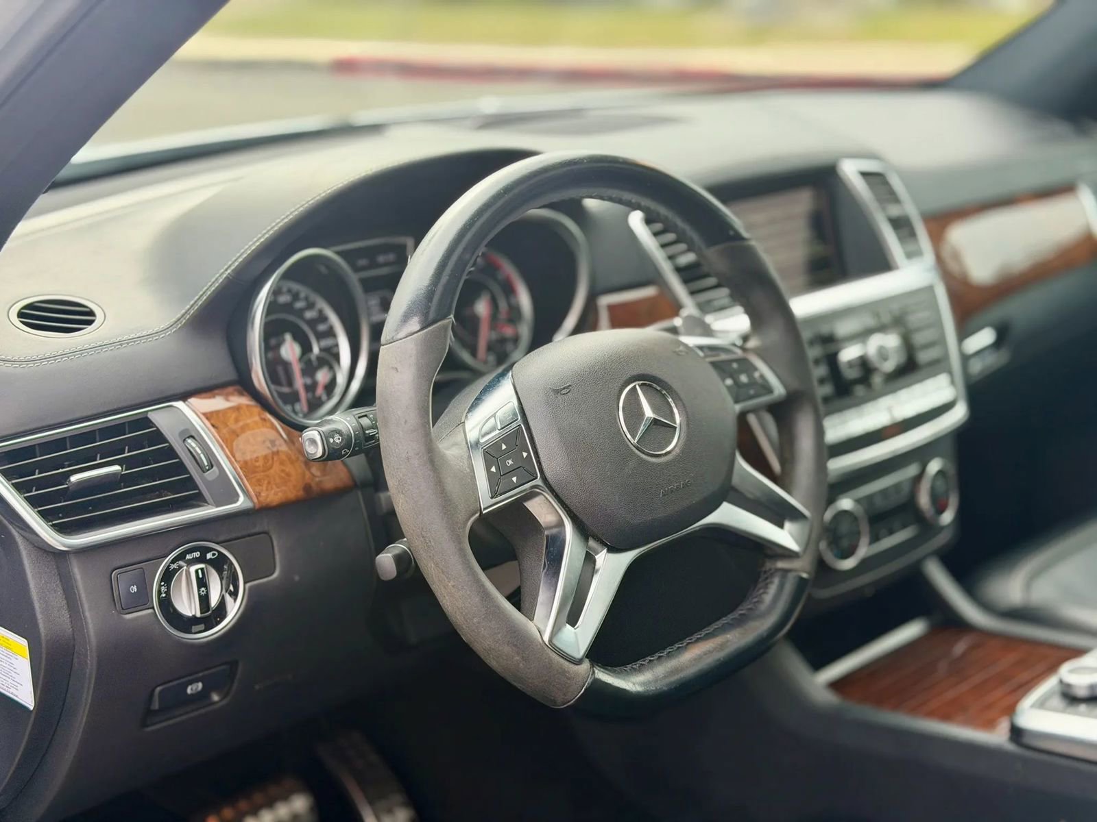 Used 2013 Mercedes-Benz ML 63 AMG 4MATIC image 20