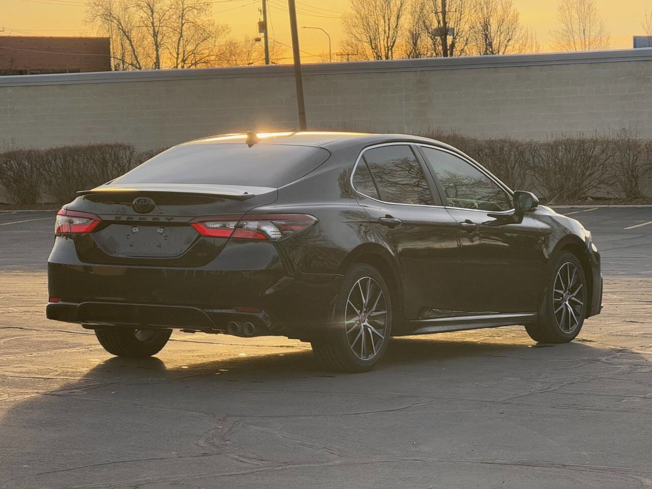 Used 2023 Toyota Camry SE w/ Convenience Package FWD image 5