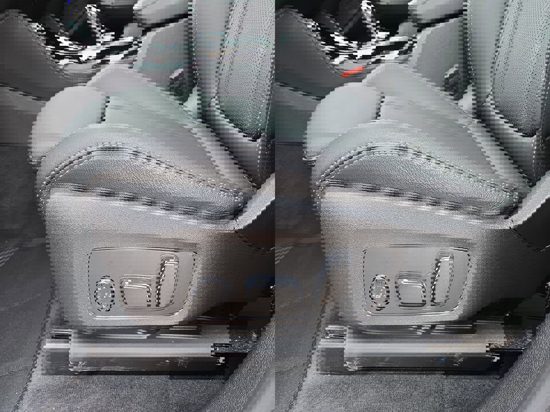 Certified 2025 BMW X4 xDrive30i image 17