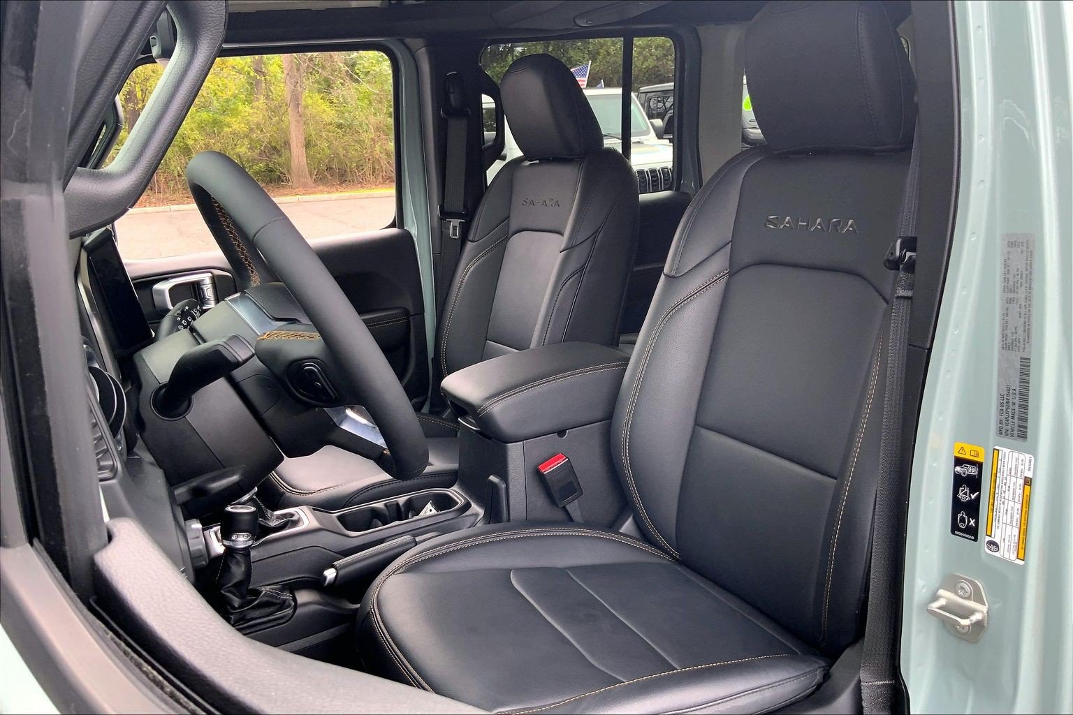 Certified 2024 Jeep Wrangler Unlimited Sahara w/ Technology Group AWD/4WD image 8