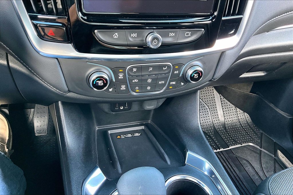 Used 2023 Chevrolet Traverse LT FWD image 8