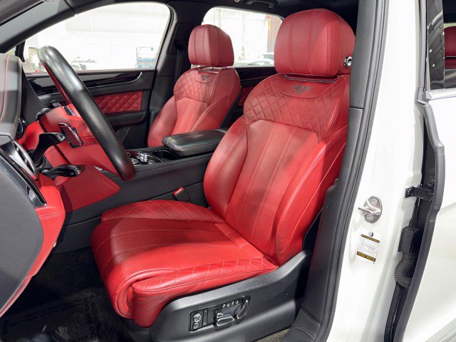 Used 2018 Bentley Bentayga image 9