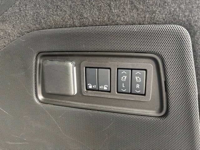 Certified 2025 Cadillac Escalade ESV Sport Platinum AWD/4WD image 7