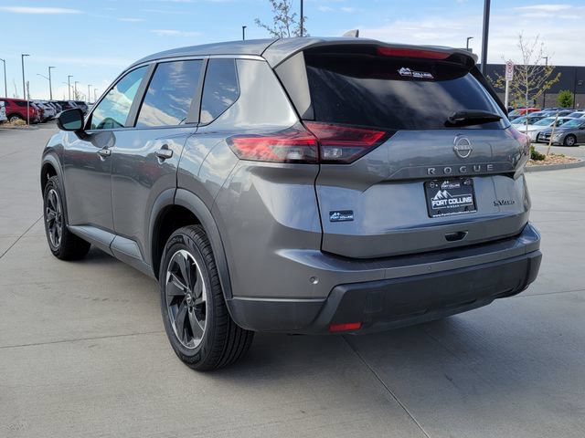 Used 2024 Nissan Rogue SV AWD/4WD image 3