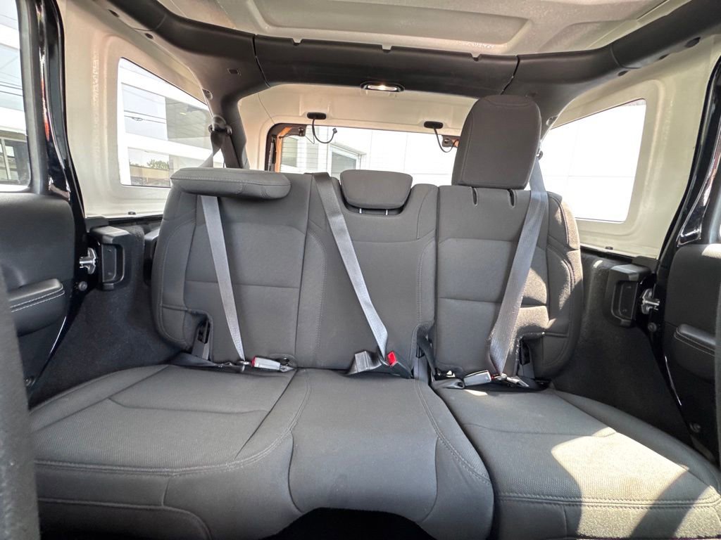 Used 2023 Jeep Wrangler Unlimited Sahara AWD/4WD image 23
