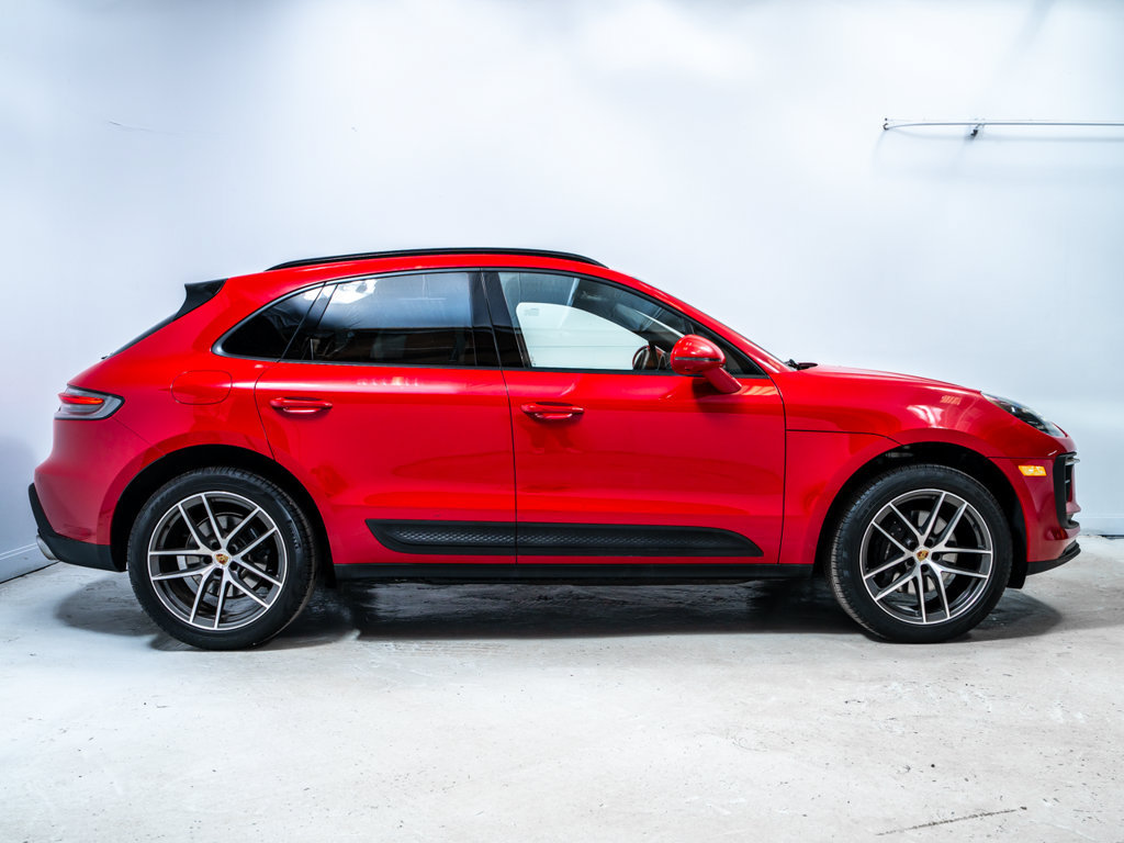 Used 2025 Porsche Macan AWD/4WD image 8