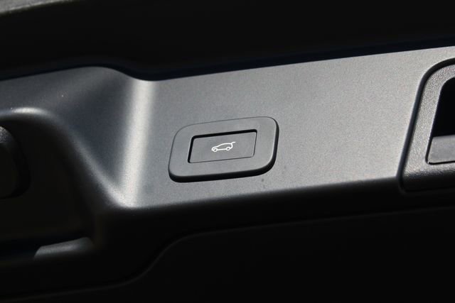 Used 2025 Land Rover Range Rover Evoque Dynamic SE image 13